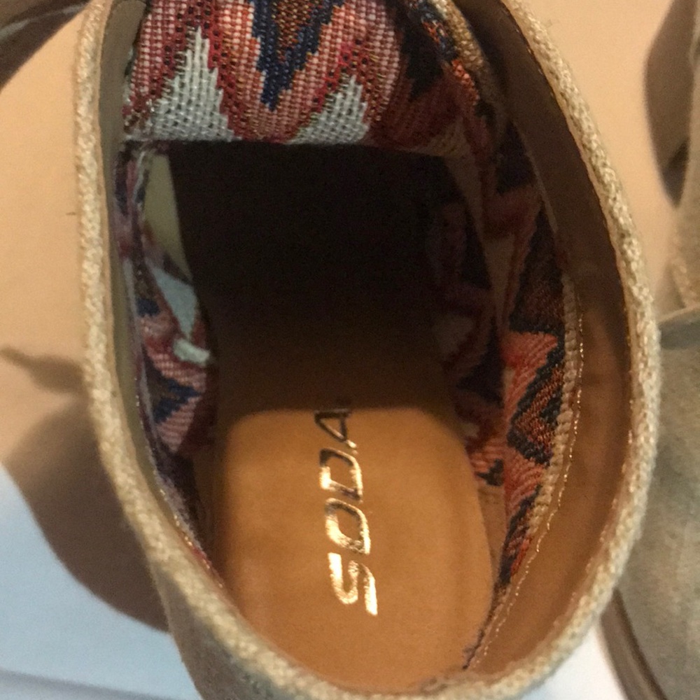 Boots - Picture 4 of 6